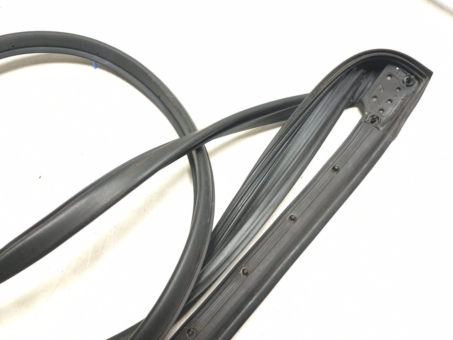 2018 Hyundai Sonata Rear Door Weatherstrip Seal Passenger Side Right 3pcs OEM