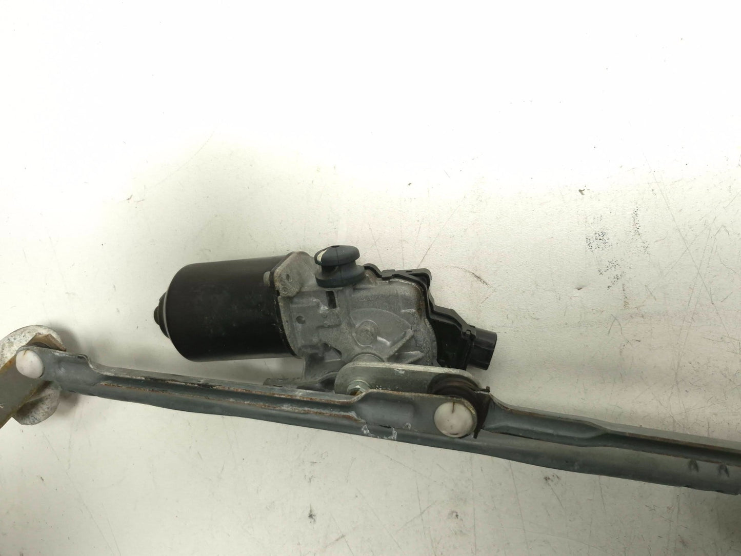 2007 Toyota Corolla Windshield Wiper Motor W/ Linkage OEM