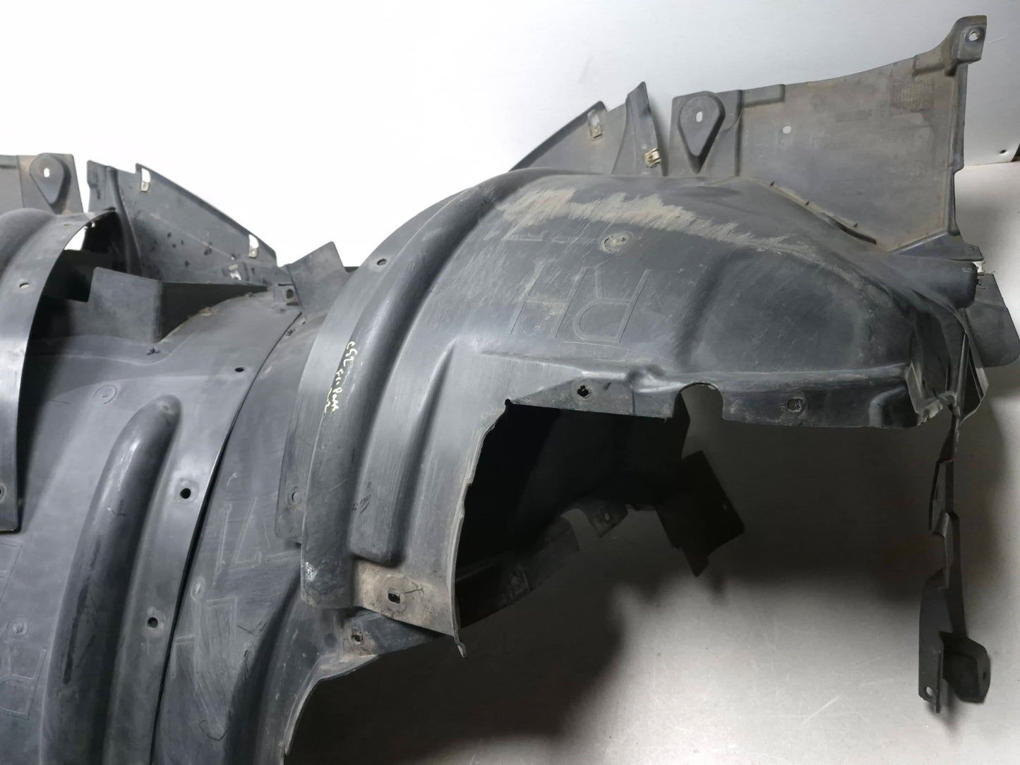 2008 BMW X6 Xdrive50i Front Left & Right Fender Liner 4 Pcs OEM