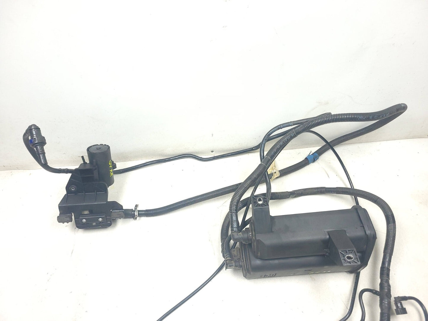 2007 Range Rover 4.2l Fuel Vapor Canister W/ Valve OEM