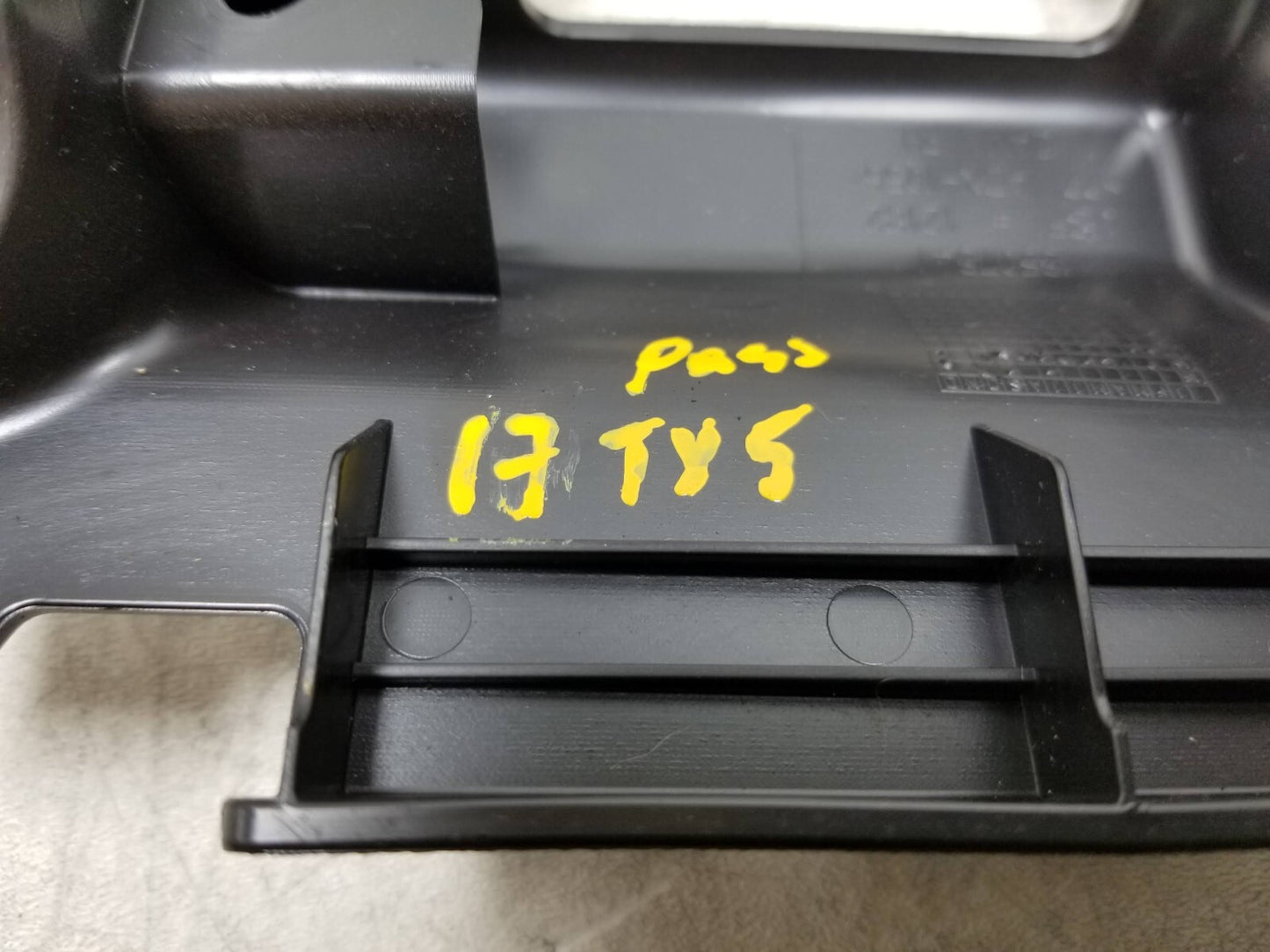 17 - 2019 Cadillac Xt5 Front Seat Side Trim Cover Front Passenger Side Right OEM