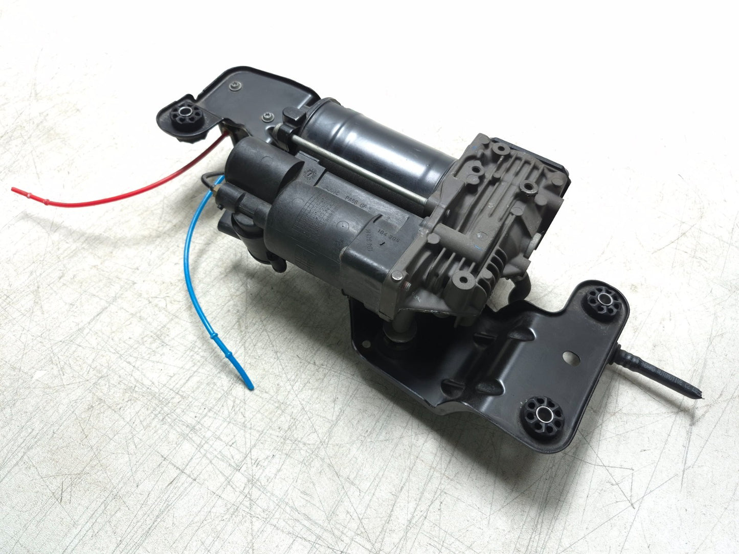 2008 BMW X6 E71 Air Suspension Compressor Pump OEM