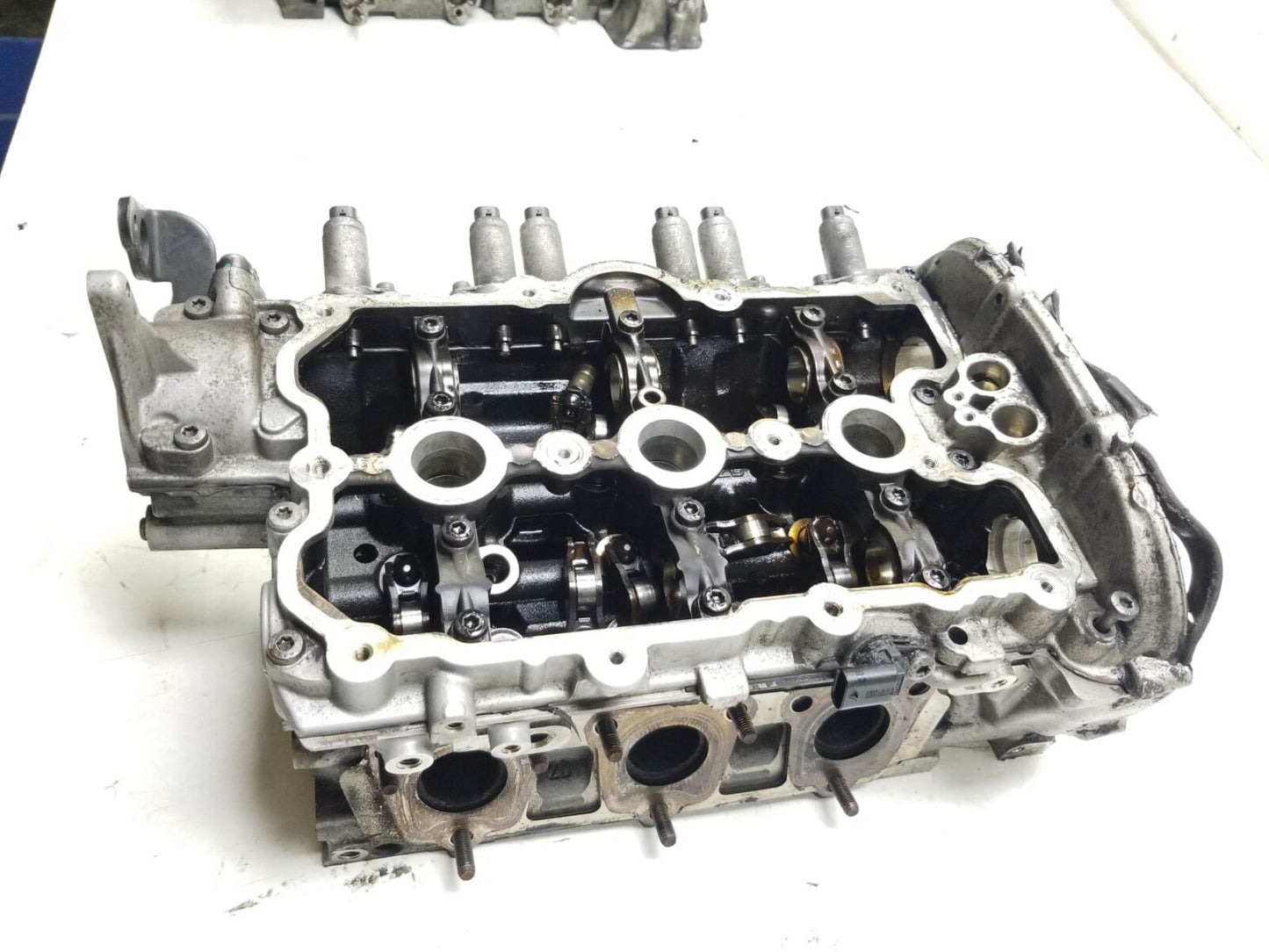 2009 - 2012 Audi Q5 3.2 Engine Cylinder Head Pair OEM