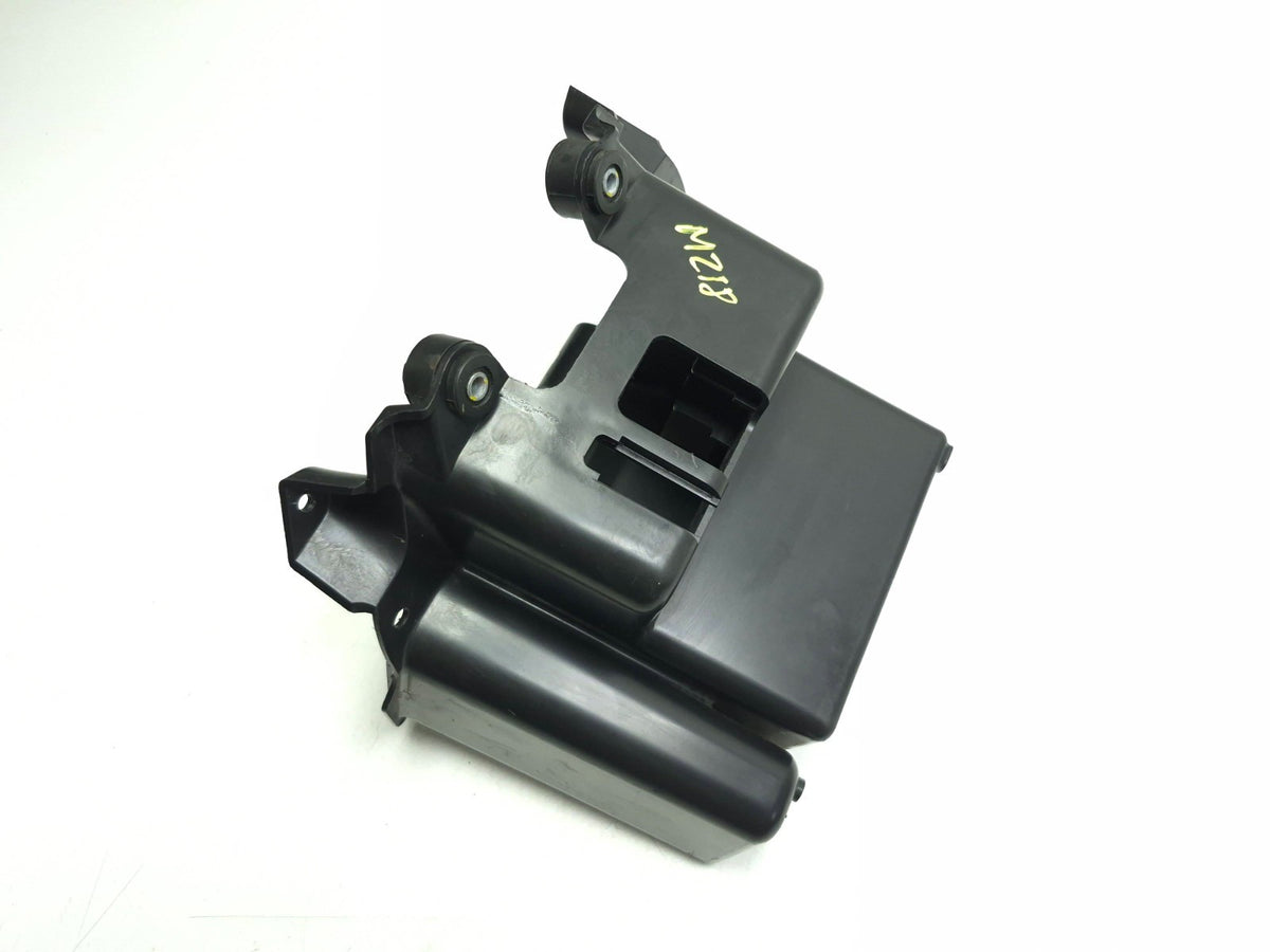 2009 Suzuki Boulevard M109r Vzr1800 Battery Tray & Rear Fender Mudguard Set OEM