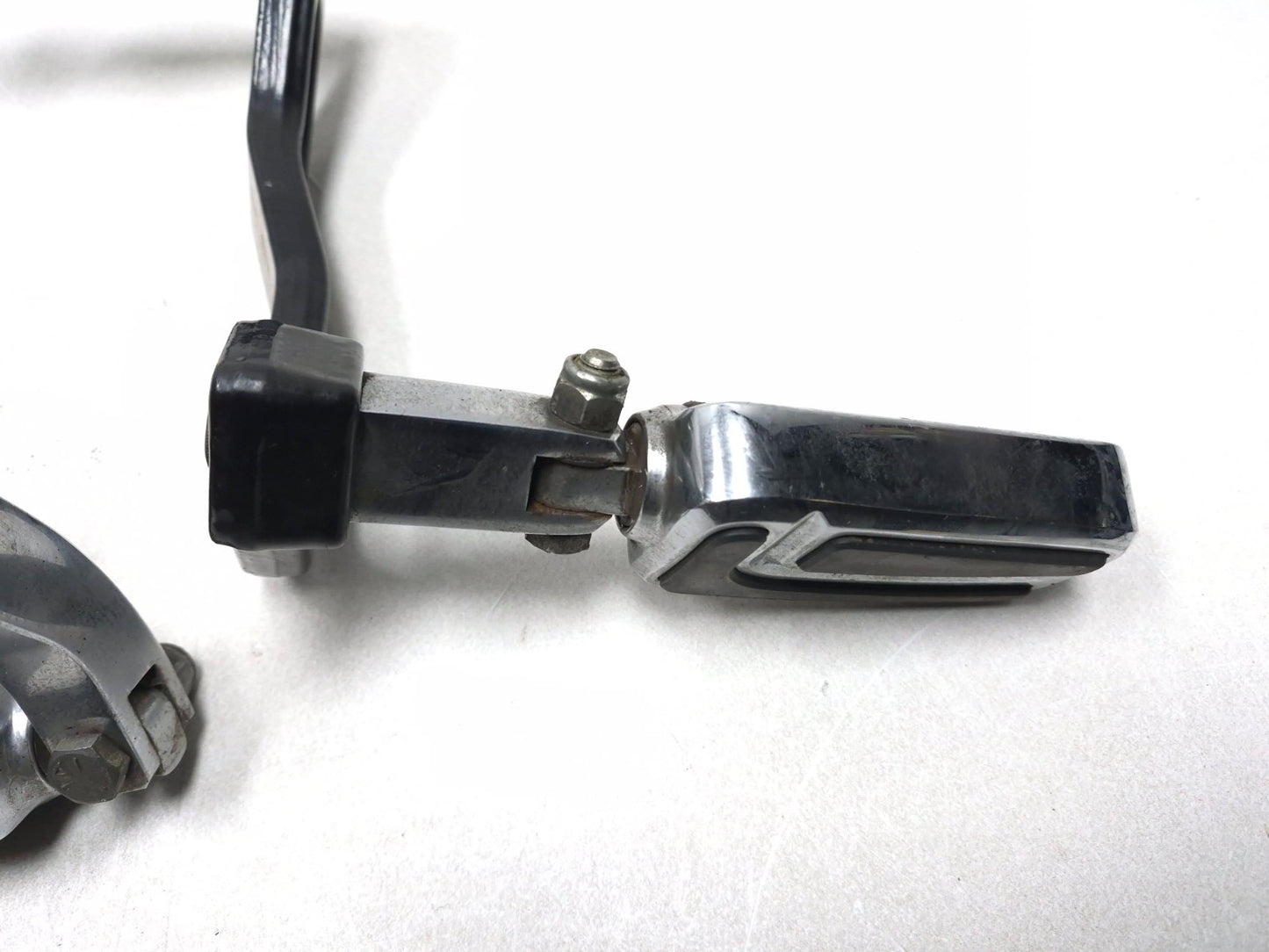 2003 Harley-davidson Fxdl Anniversary Dyna Rear Footrest  Left & Right Pair OEM