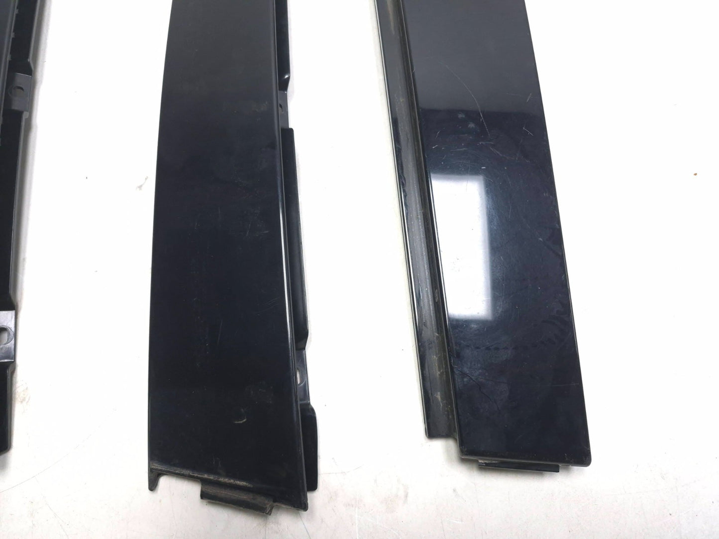 2011 Volkswagen Tiguan Door B Pillar Applique Molding Trim 3pcs OEM