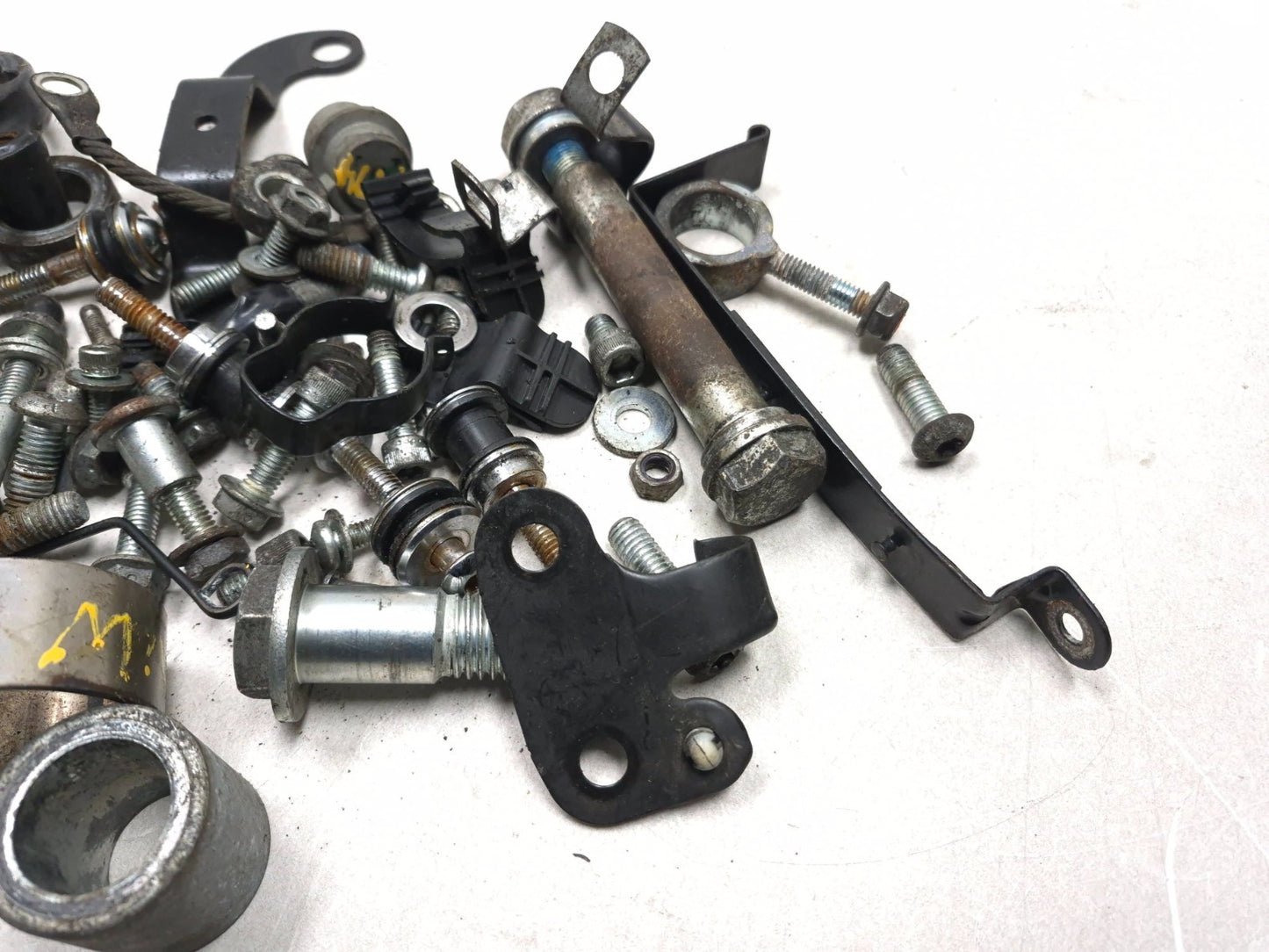 2009 Harley-davidson Sportster Xl883l Mounting Bracket & Misc Hardware Bolt OEM