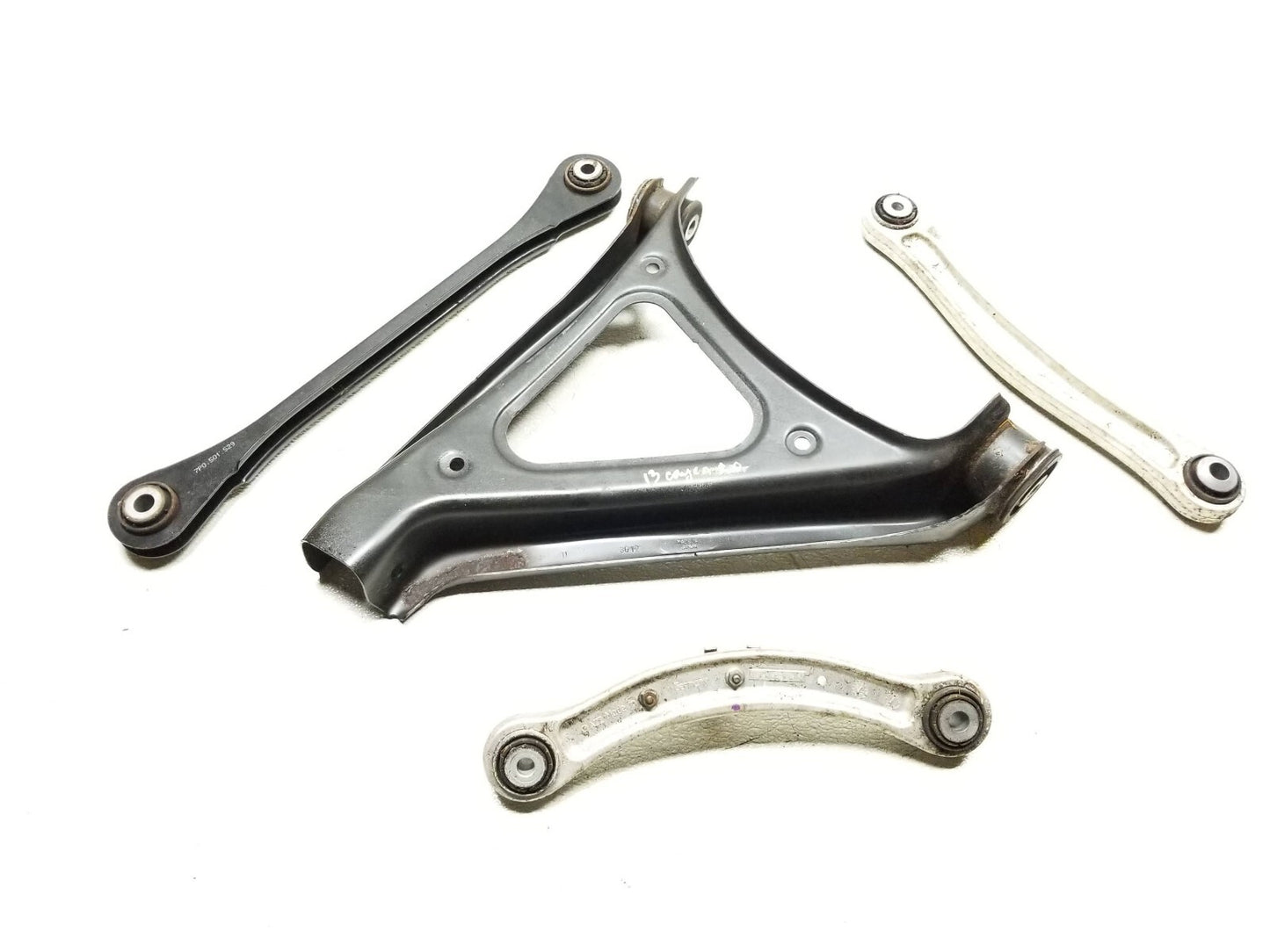 2013 Porsche Cayenne Rear Control Arm Rear Driver Side Left 4pcs OEM