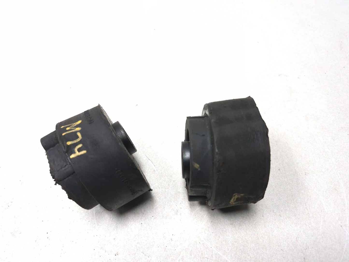 2009 Harley-davidson Sportster Xl883l Front Motor Mount Rubber Damper Pair OEM