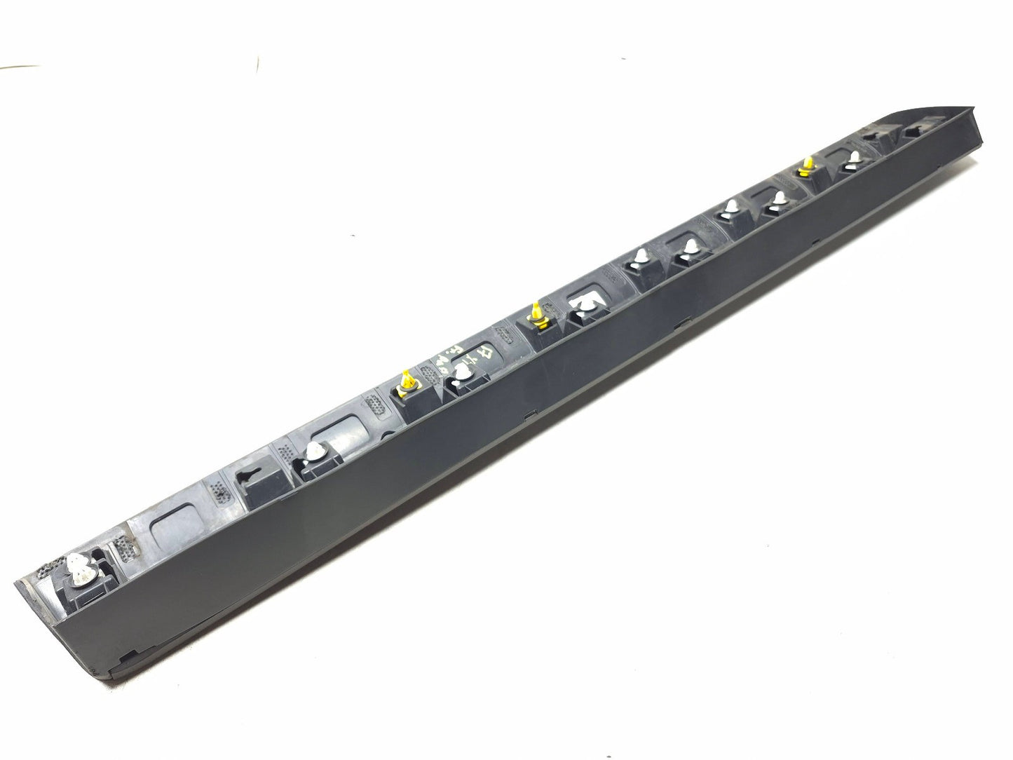 2017 Cadillac Xt5 Front Right Lower Door Trim Molding OEM