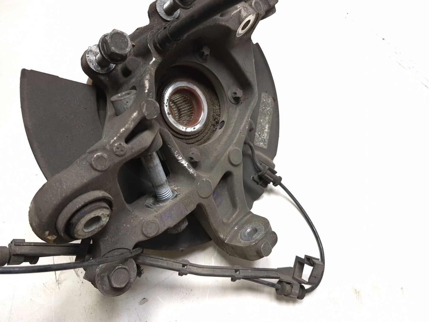2020 Dodge Challenger 5.7l Rear Spindle Knuckle Wheel Hub Passenger Side OEM