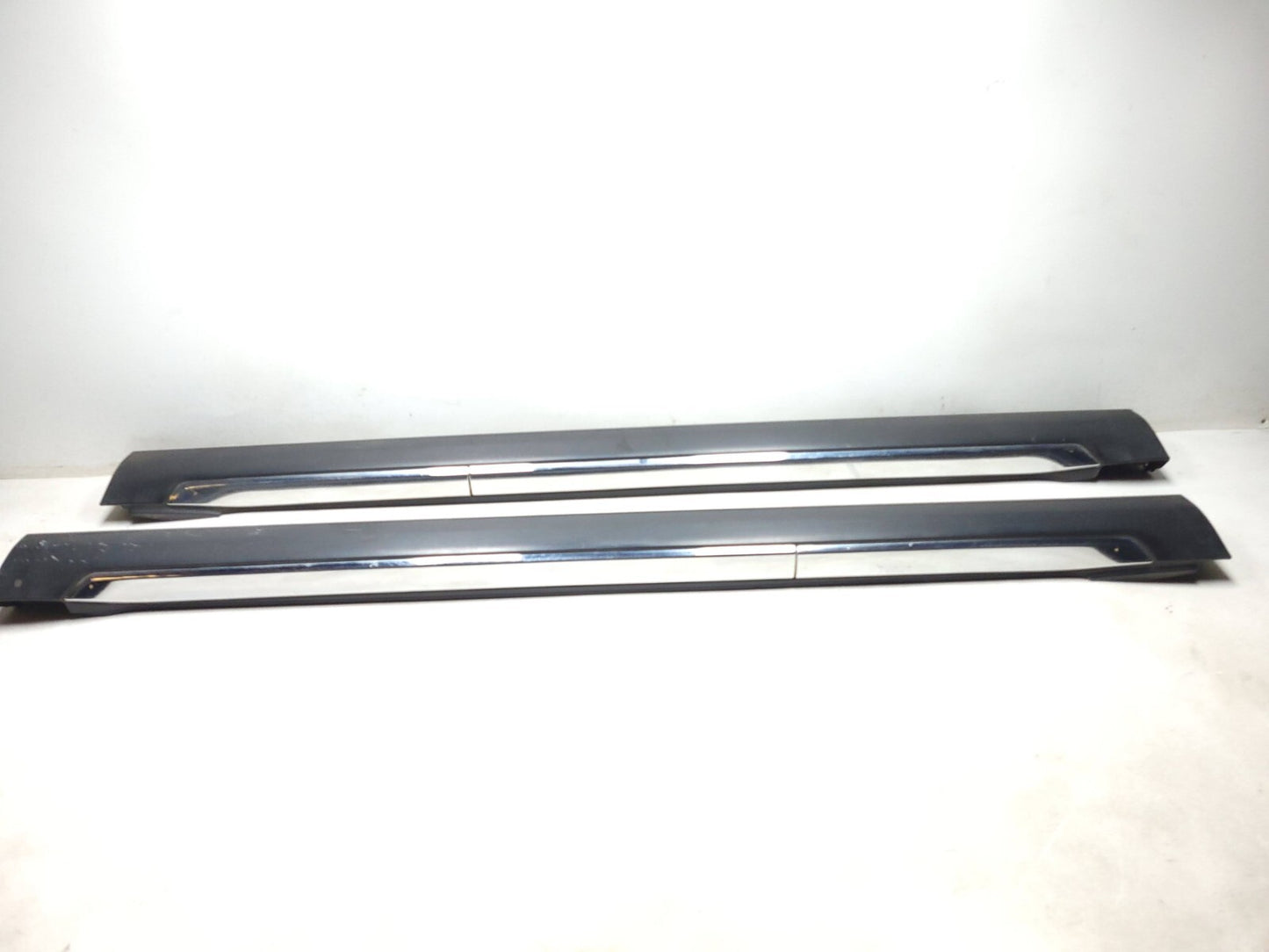 2009 Mitsubishi Outlander Rocker Panel Skirt Molding Left & Right Pair OEM