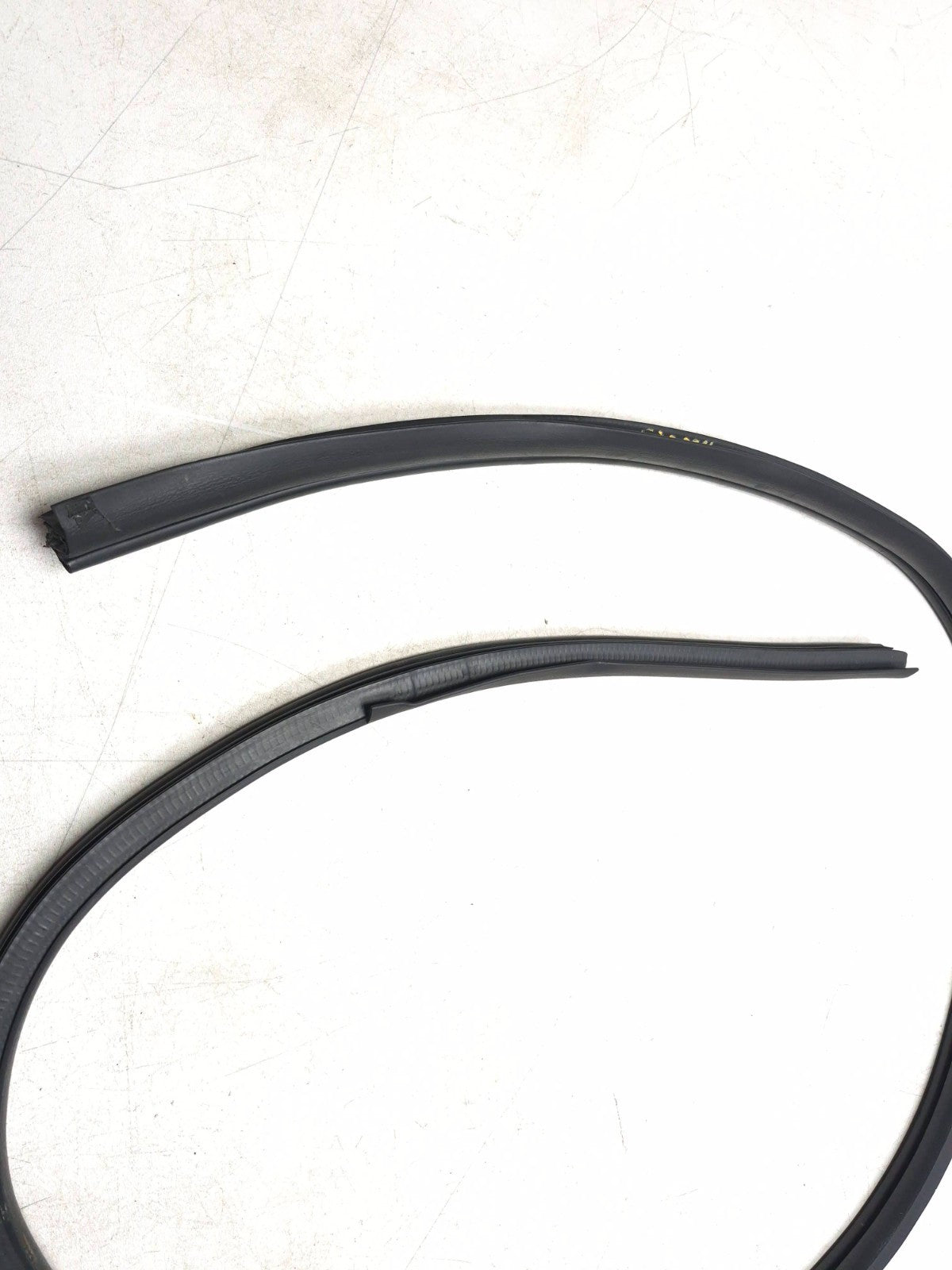 2013 Hyundai Genesis Door Weatherstrip Front Passenger Side Right OEM