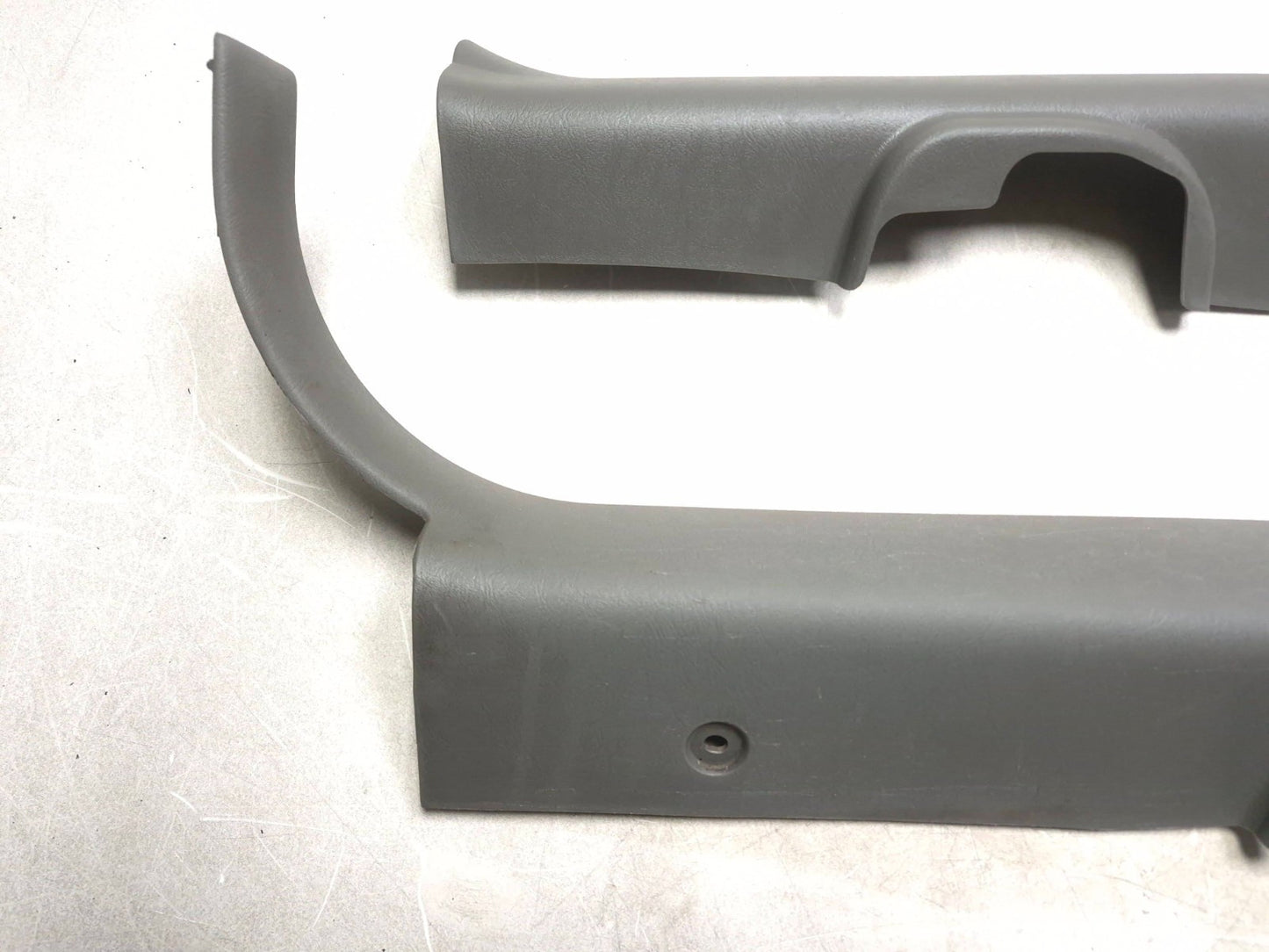 2008 Hyundai Tucson Left & Right Front Door Sill Scuff Plate Pair OEM
