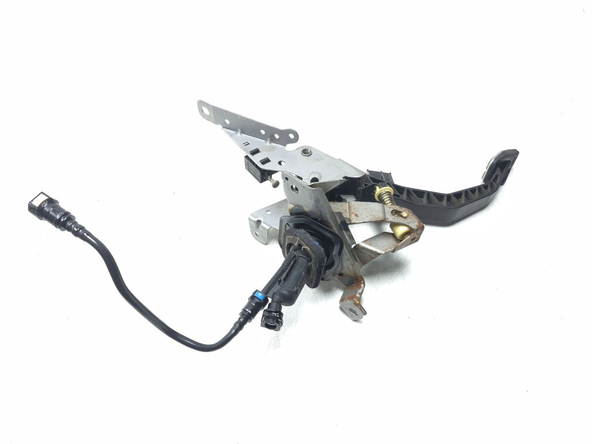 2013 Ford Focus St 2.0l Clutch Pedal W/master Cylinder Cv61-7b633-ga OEM