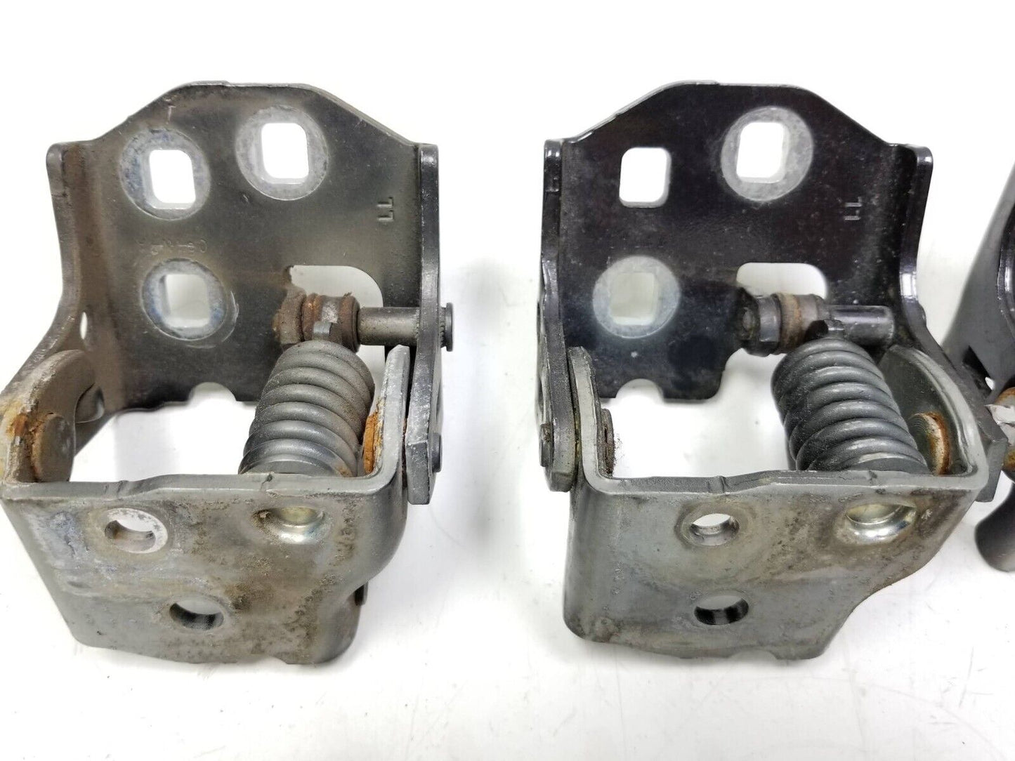 13 14 15 16 GMC Acadia Raer Door Hinge Driver Side Left OEM