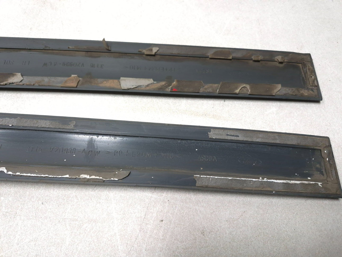 2013 Ford Transit Connect Front Door Lower Molding Left & Right OEM