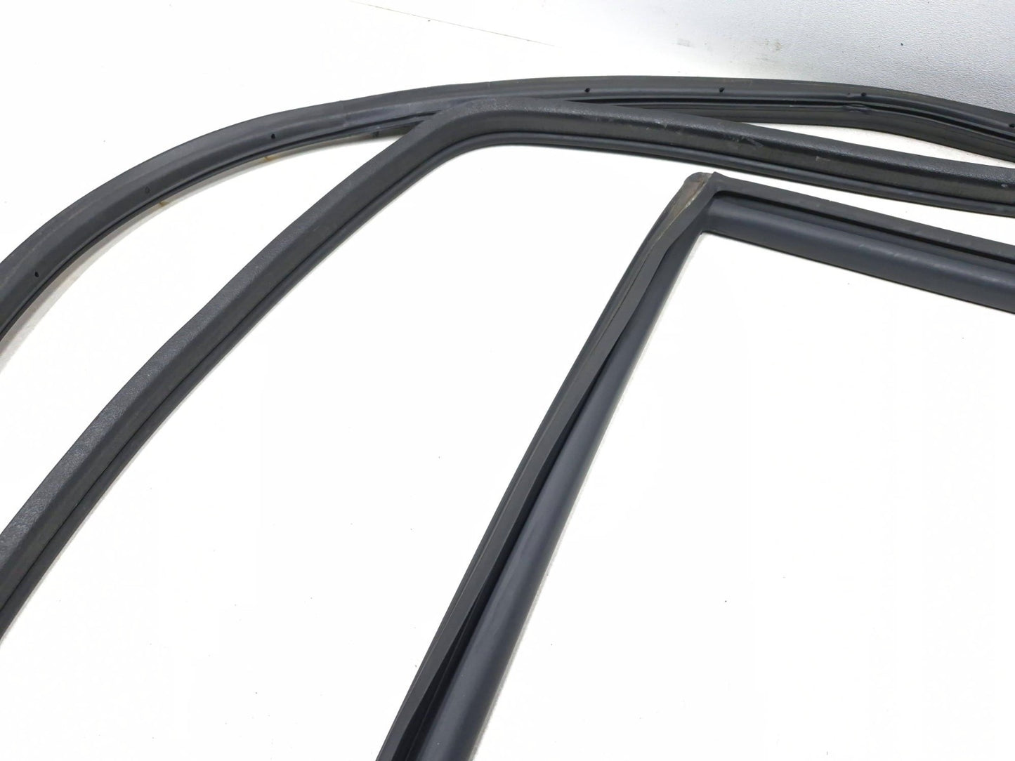 2007 Saab 9-5 Aero Rear Driver Door Weatherstrip Seal Kit OEM