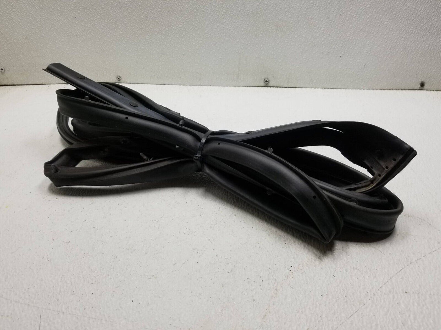 14 15 16 17 Hyundai Elantra Gt Door Weatherstrip Seal Rear Left Driver OEM