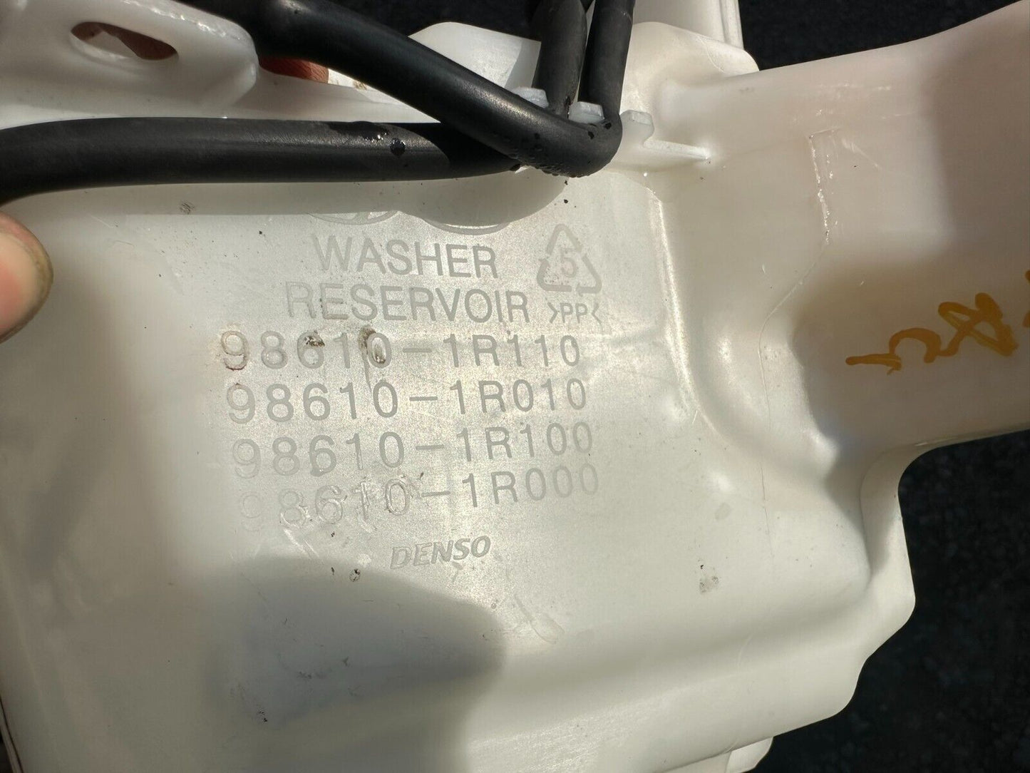 12-17 Hyundai Accent Windshield Washer Reservoir Tank W/motor OEM