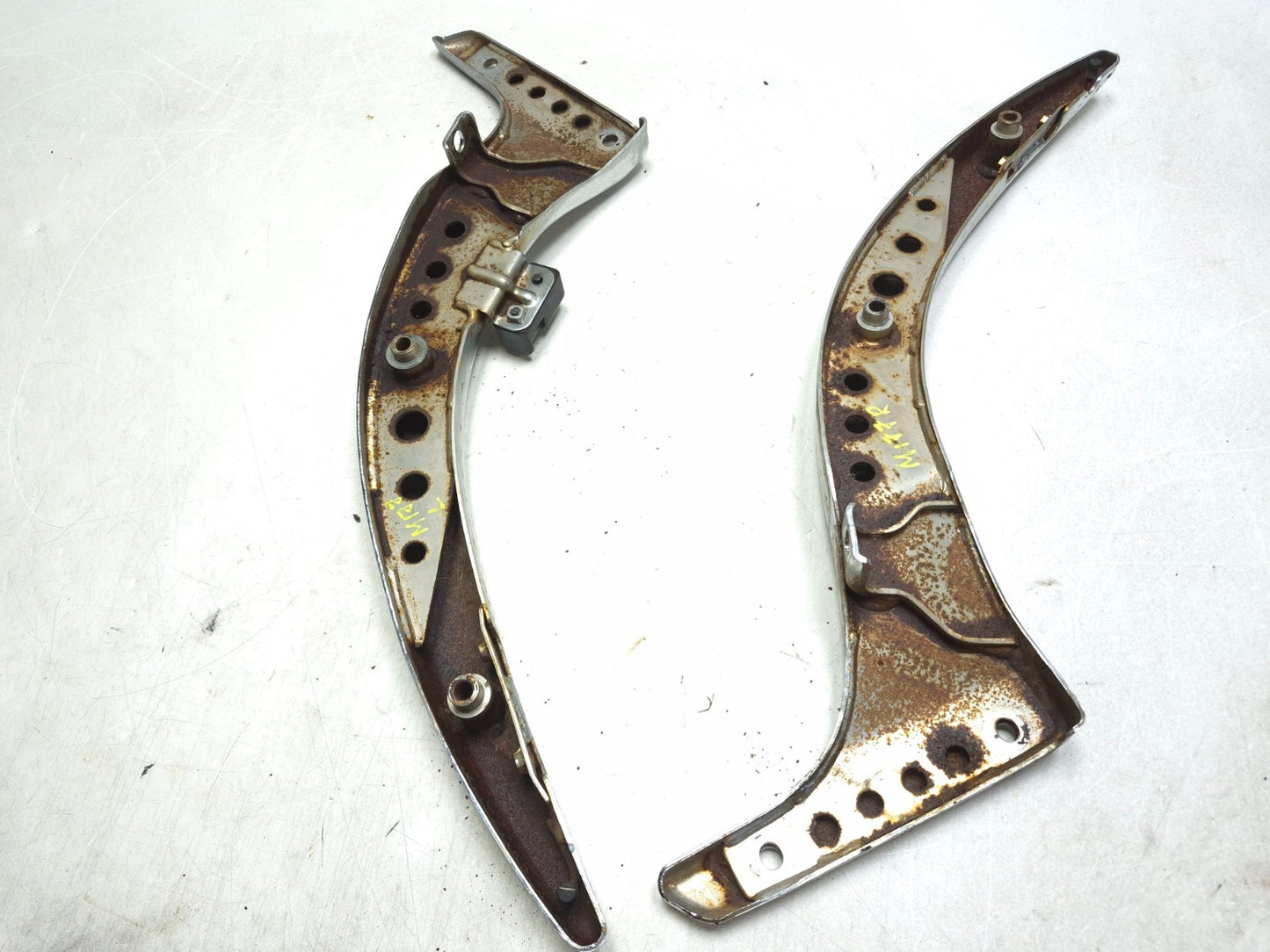 2004 Suzuki Intruder Volusia Vl800 Rear Fender Strut Mount Left & Right Pair OEM