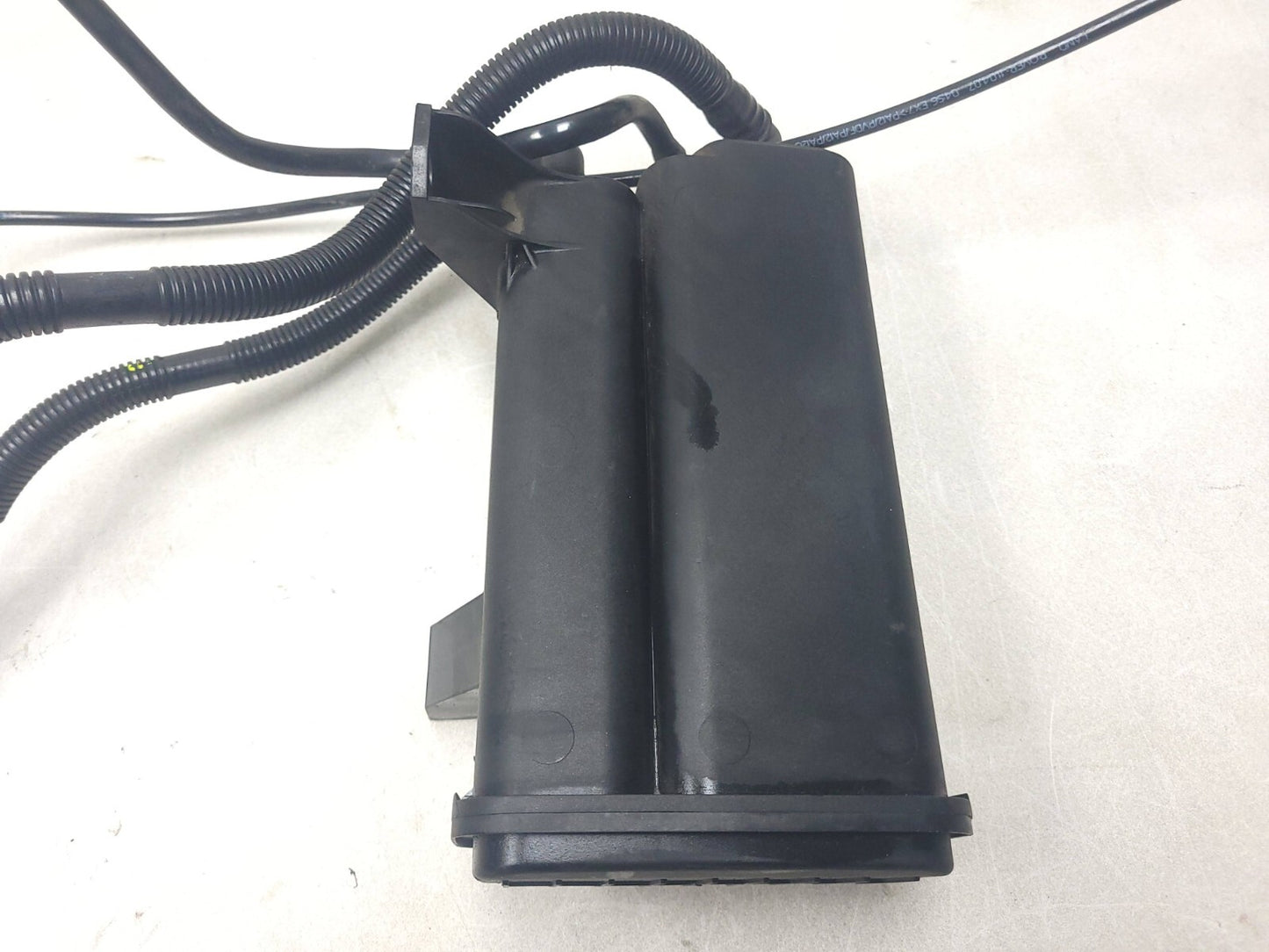 2007 Range Rover 4.2l Fuel Vapor Canister W/ Valve OEM
