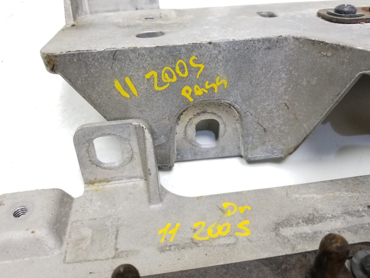 2011 Chrysler 200 S Convertible Top Roof Mount Bracket Left & Right OEM