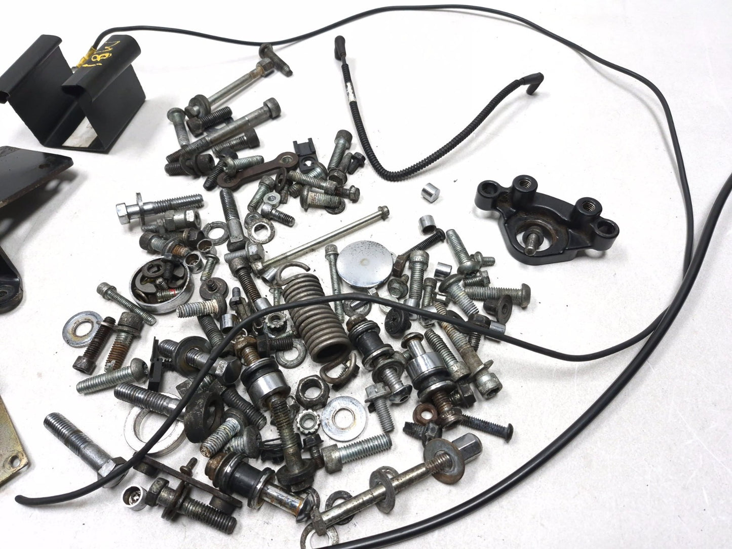 2003 Harley-davidson Fxdl Anniversary Dyna Misc Bolt & Mounting Bracket OEM