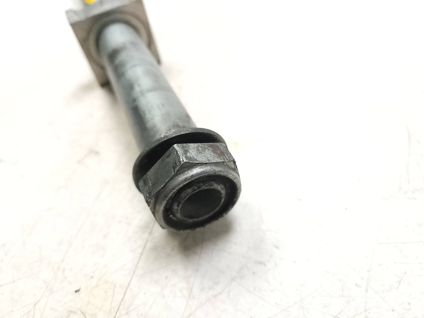 04 05 Honda Cbr 1000rr Rear Wheel Axle OEM 12k Miles