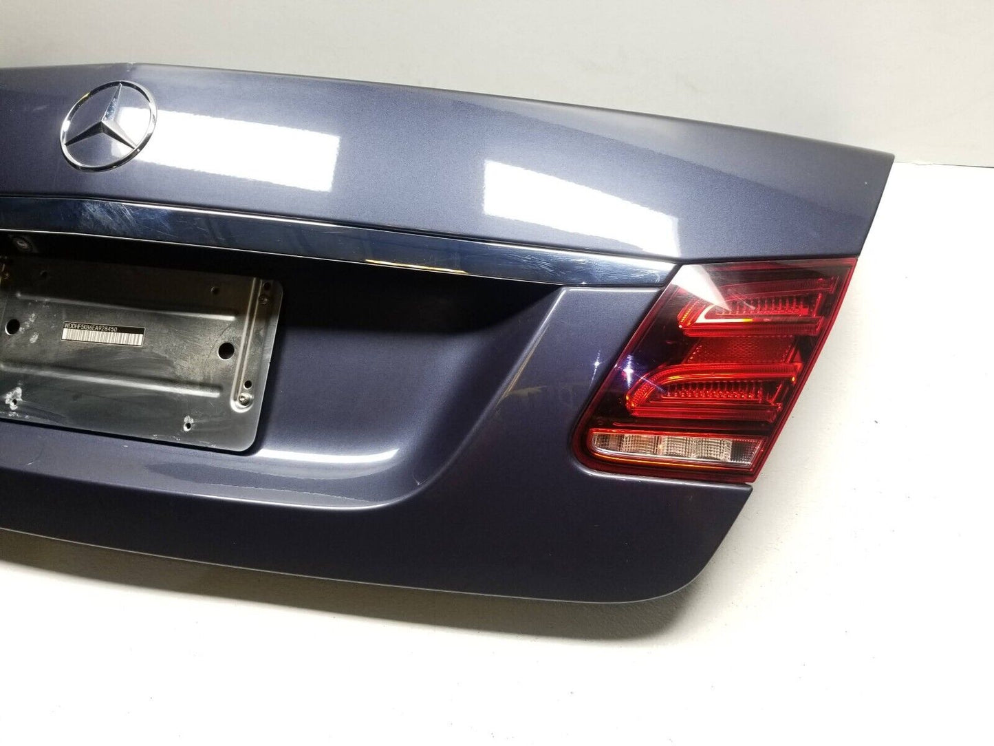 11 12 13 14 15 16 Mercedes E Class E350 E550 Trunk Lid Assy **color:585u**  ✅