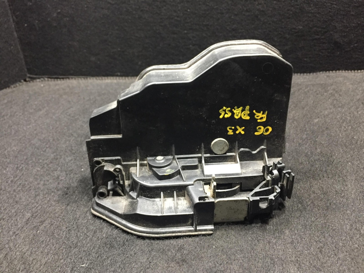 06 07 08 09 10  BMW X3 E83 Front Right Passenger Side Door Lock Actuator OEM D34