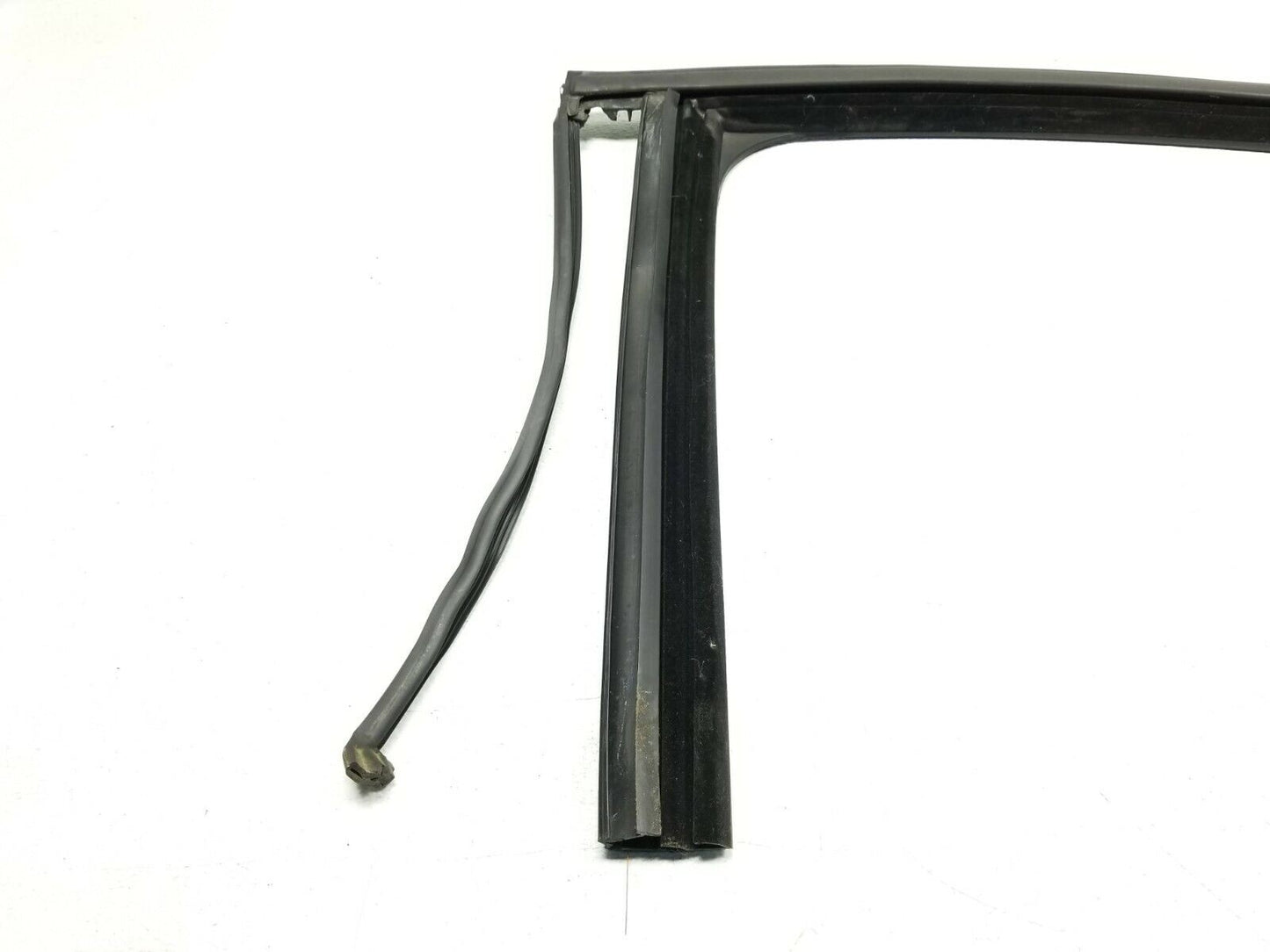 14-17 Fiat 500l Door Window Glass Weatherstrip Seal Rear Driver Left Side OEM