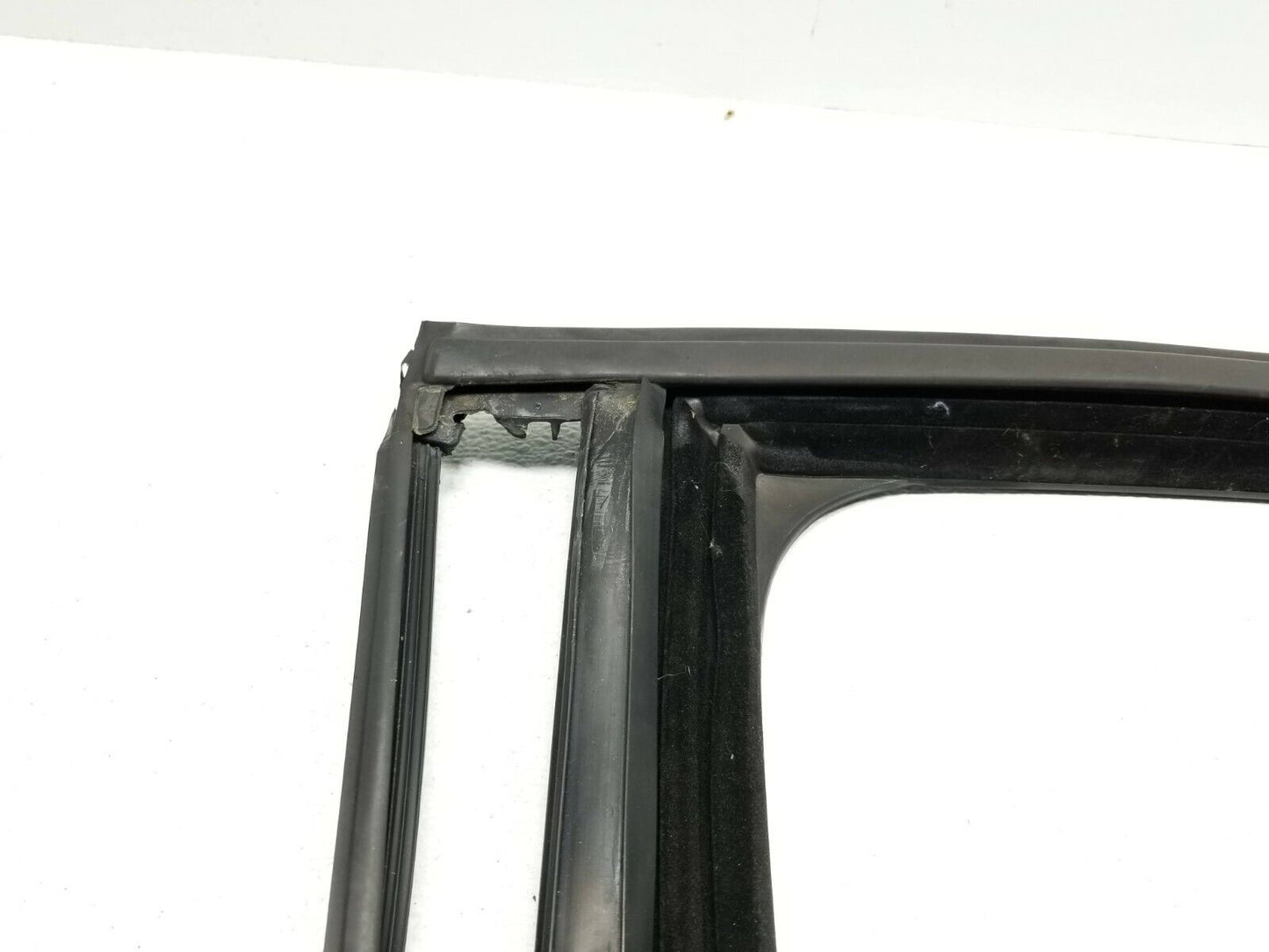 14-17 Fiat 500l Door Window Glass Weatherstrip Seal Rear Driver Left Side OEM