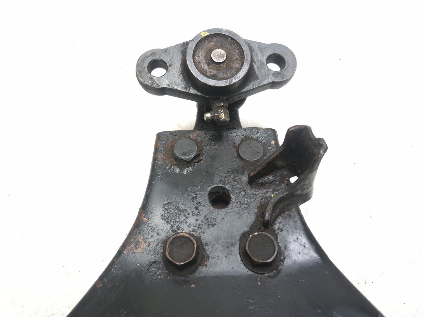 2008 Hyundai Tucson Front Left & Right Lower Control Arm Pair OEM
