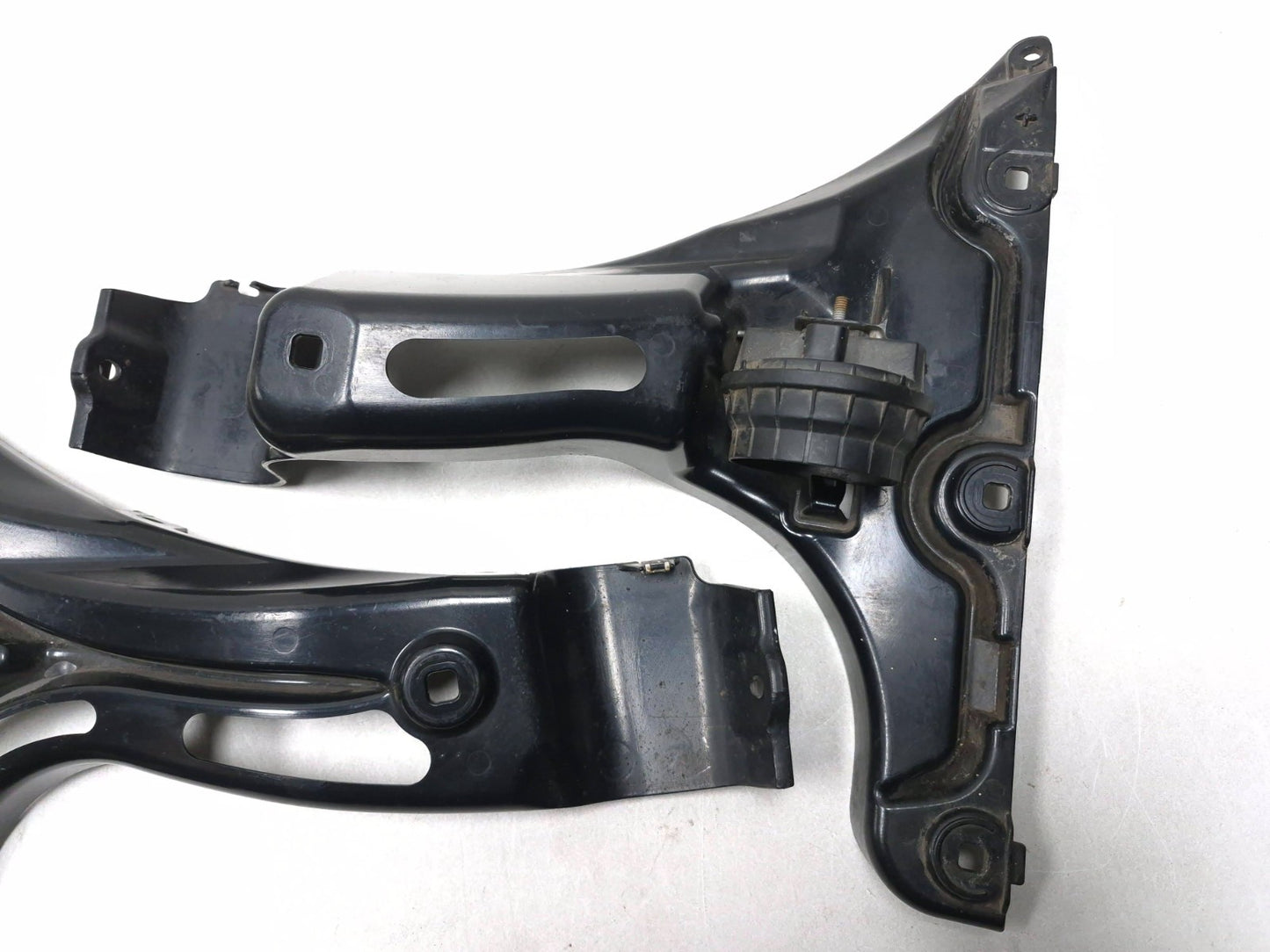 2008 BMW 530i E60 Rear Bumper Mount Bracket Left & Right OEM