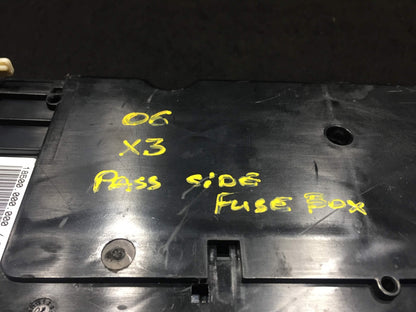 06 07 08 09 BMW X3 E83 Front Right Power Electrical Fuse Box Panel OEM D34