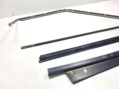 2007 Range Rover Front Door Molding & Weatherstrip Seal Passenger Side Right OEM
