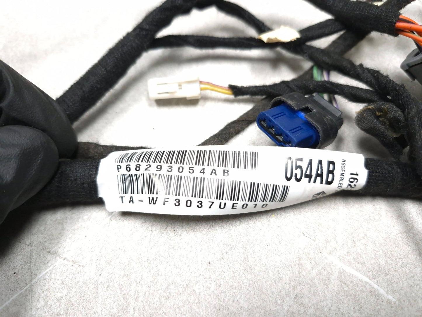 2018 Chrysler 300 Limited AWD Front Passenger Side Door Wiring Harness OEM