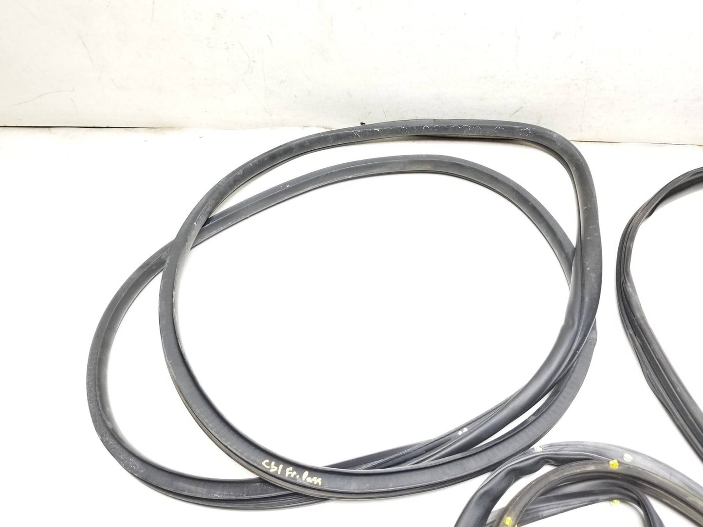 2012 Jeep Grand Cherokee Door Weatherstrip Front Passenger Side Right OEM