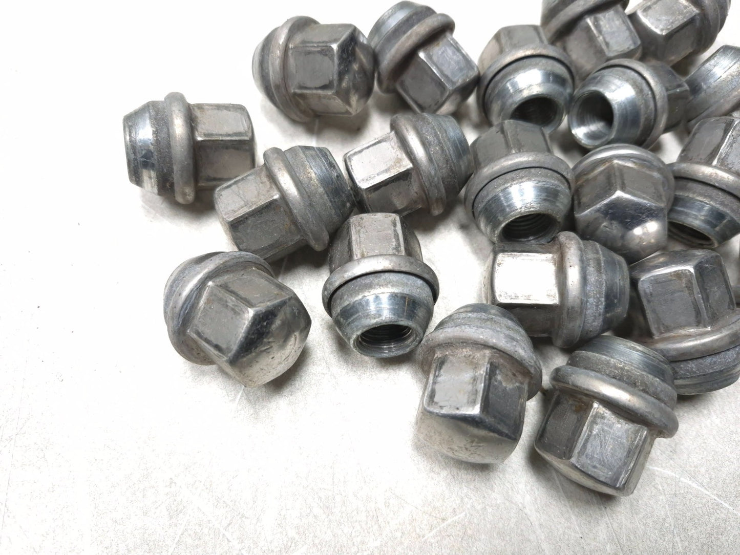 2018 Chrysler 300 Wheel Lug Nut 20pcs OEM
