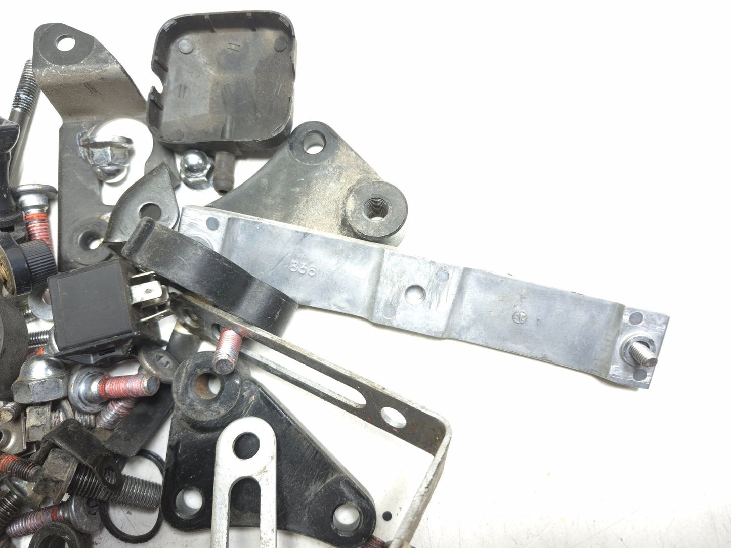2001 Kawasaki Vulcan 1500 Vn1500 Classic Misc Bolt & Hardware Bracket OEM