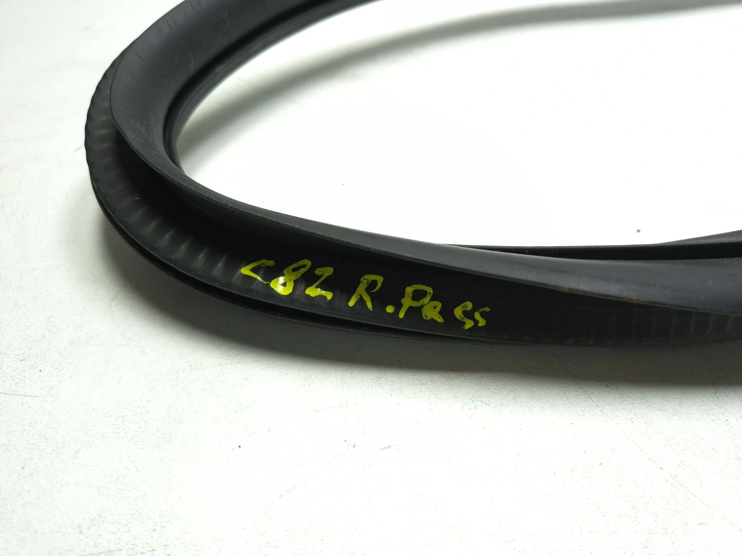 2013 Cadillac Escalade Esv Rear Door Weatherstrip Seal Passenger Side Pair OEM