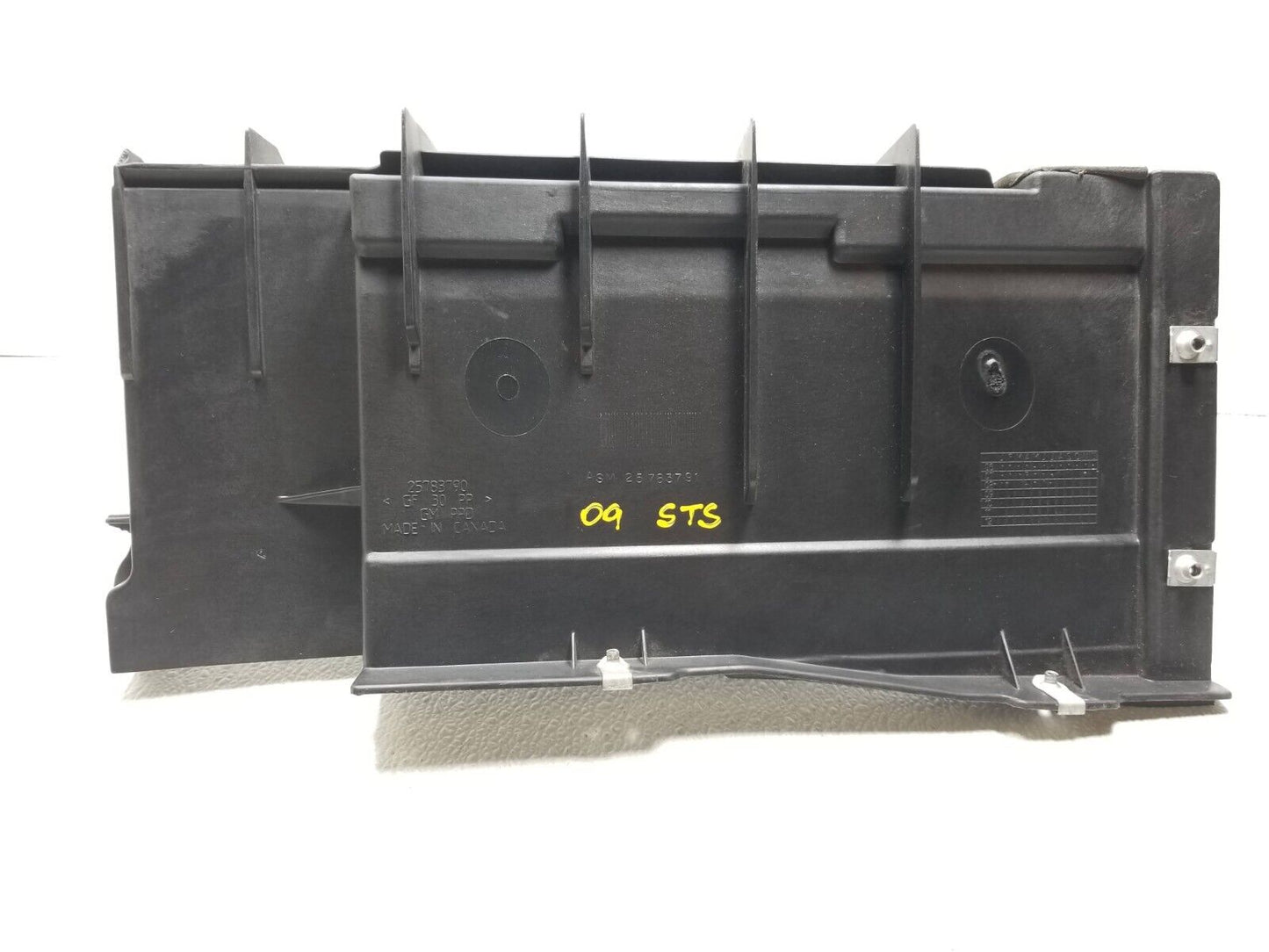 2006 - 2009 Cadillac STS Battery Tray Holder 25783790 OEM