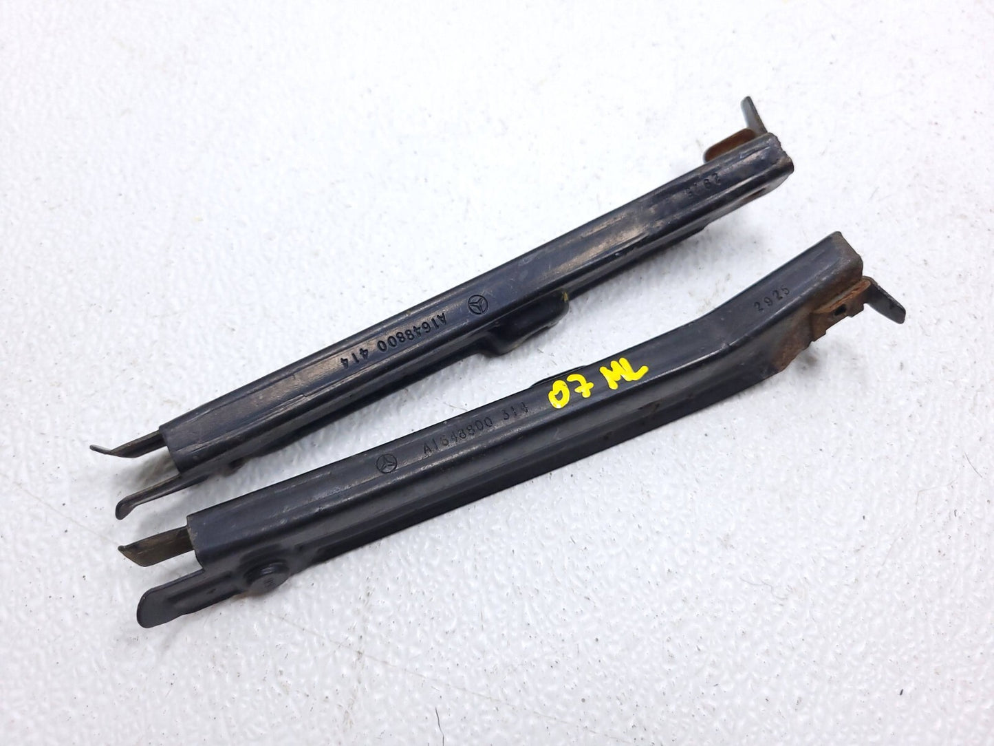 2007 Mercedes Ml500 Bumper Support Carrier Bracket Pair OEM