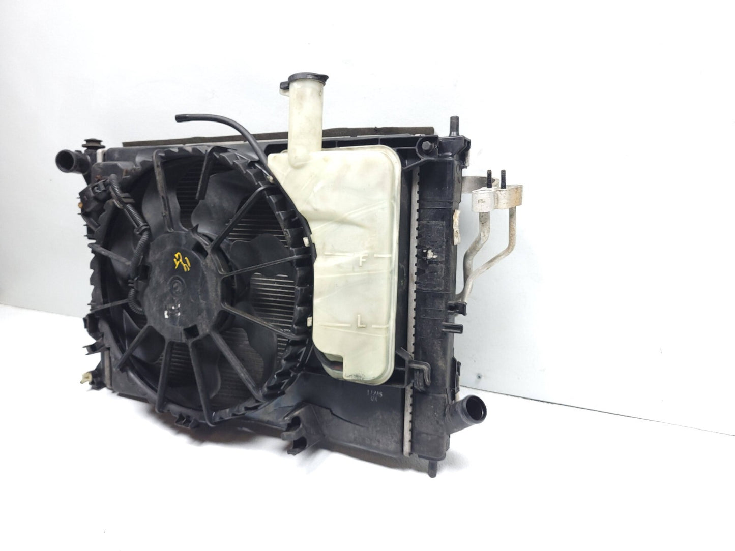2014 Hyundai Elantra Gt A/c Condenser W/ Cooling Fan Assy OEM