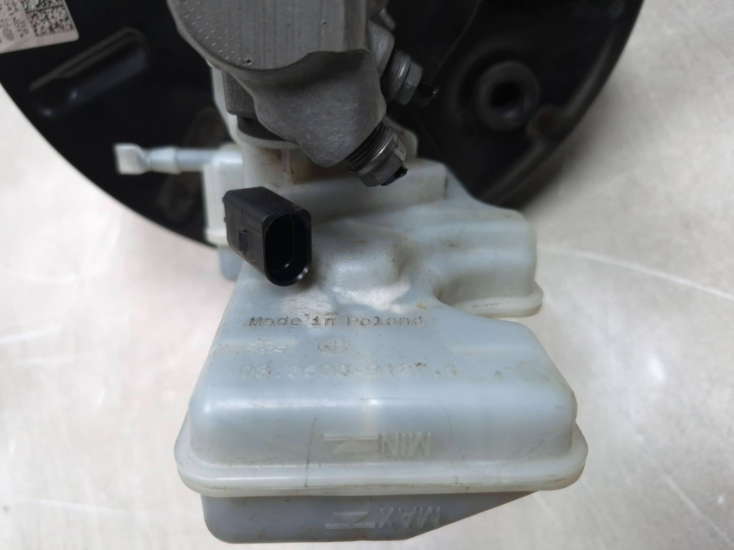 2015 Volkswagen Golf Power Brake Booster & Mater Cylinder OEM