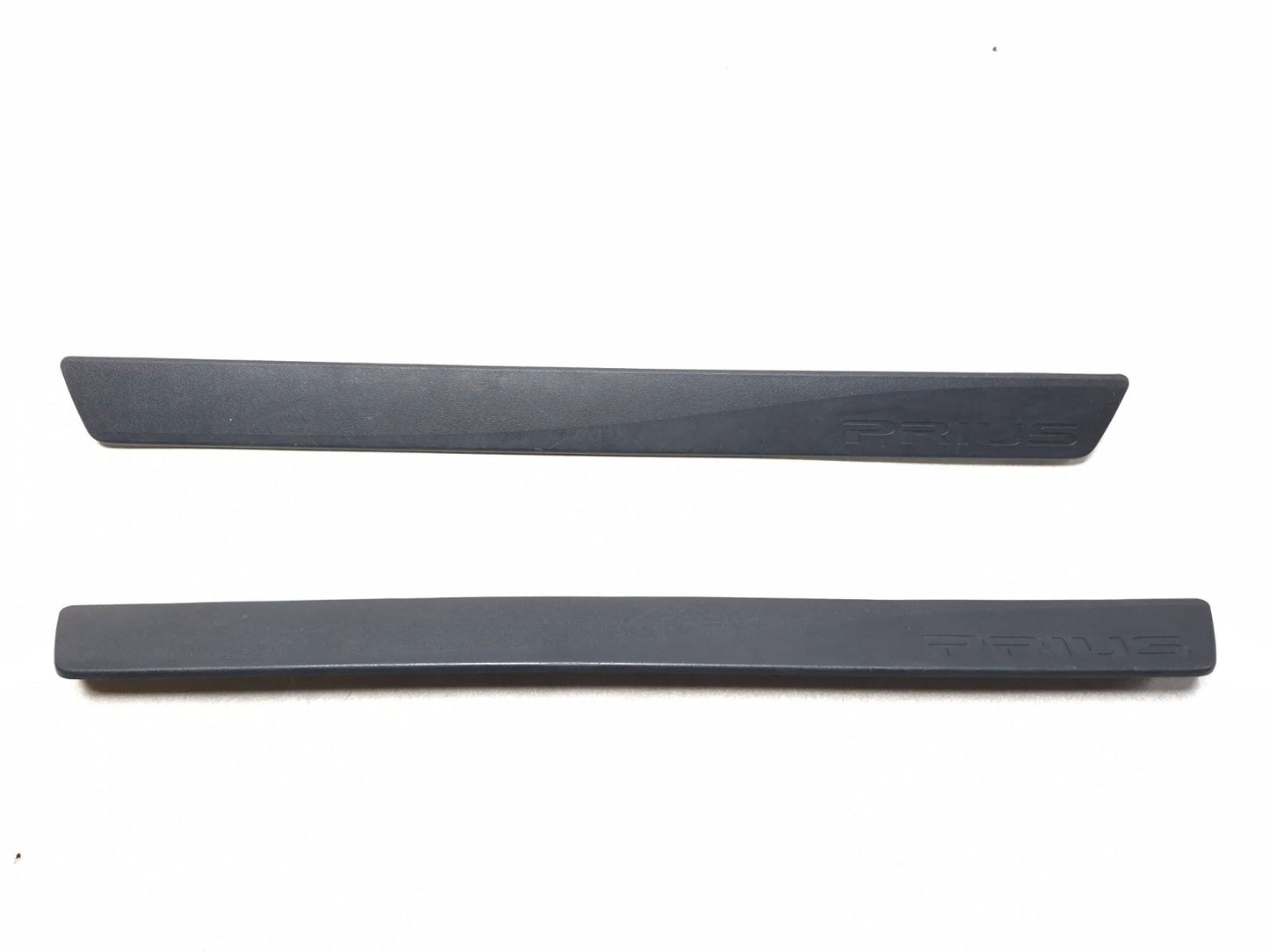 2011 Toyota Prius Front Door Sill Scuff Step Plate Left & Right  OEM