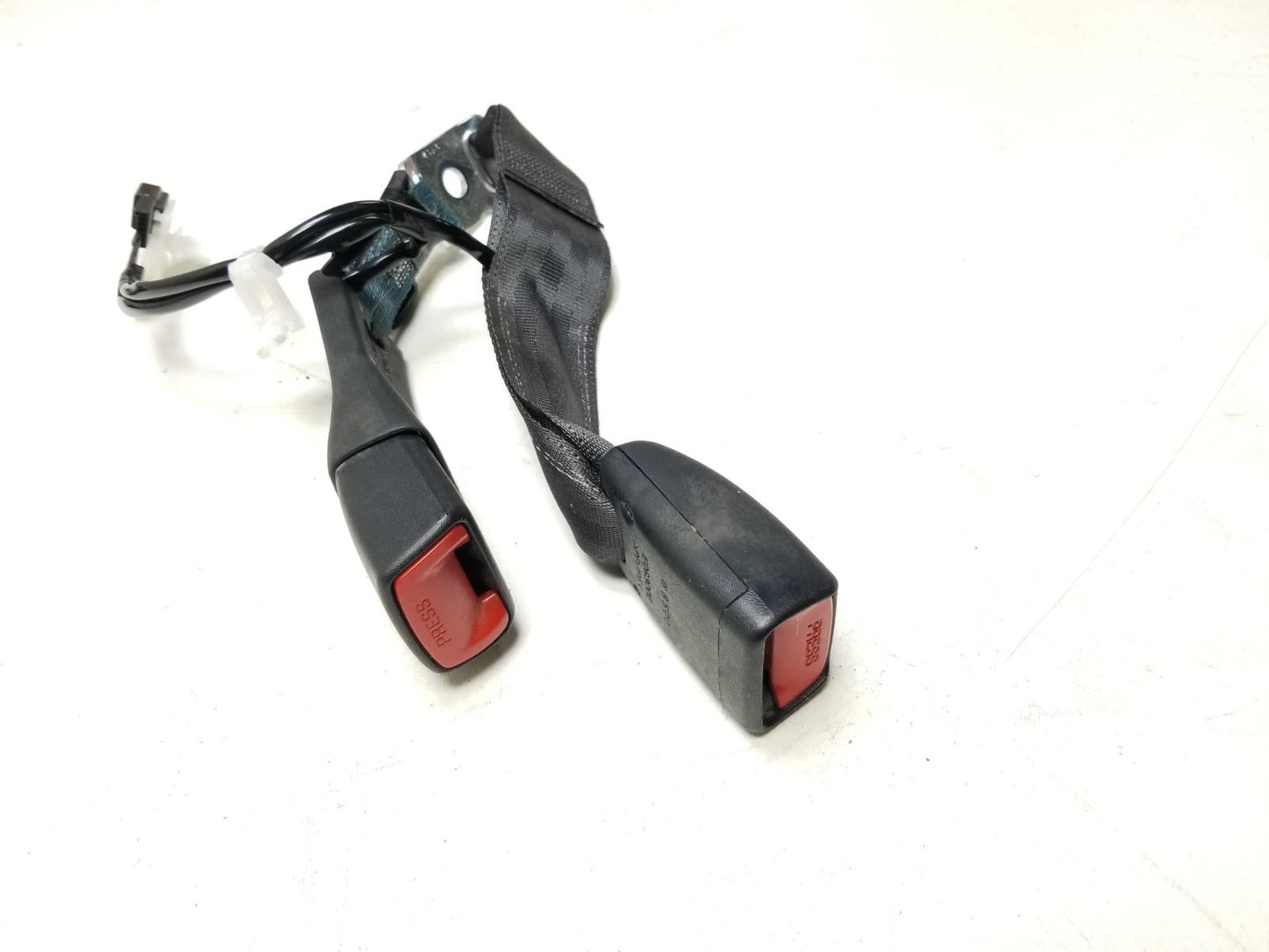 11-17 Lexus CT200h Rear Seat Belt Buckle Driver Side Oem✅