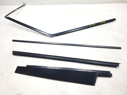 2007 Range Rover Front Door Molding & Weatherstrip Seal Passenger Side Right OEM