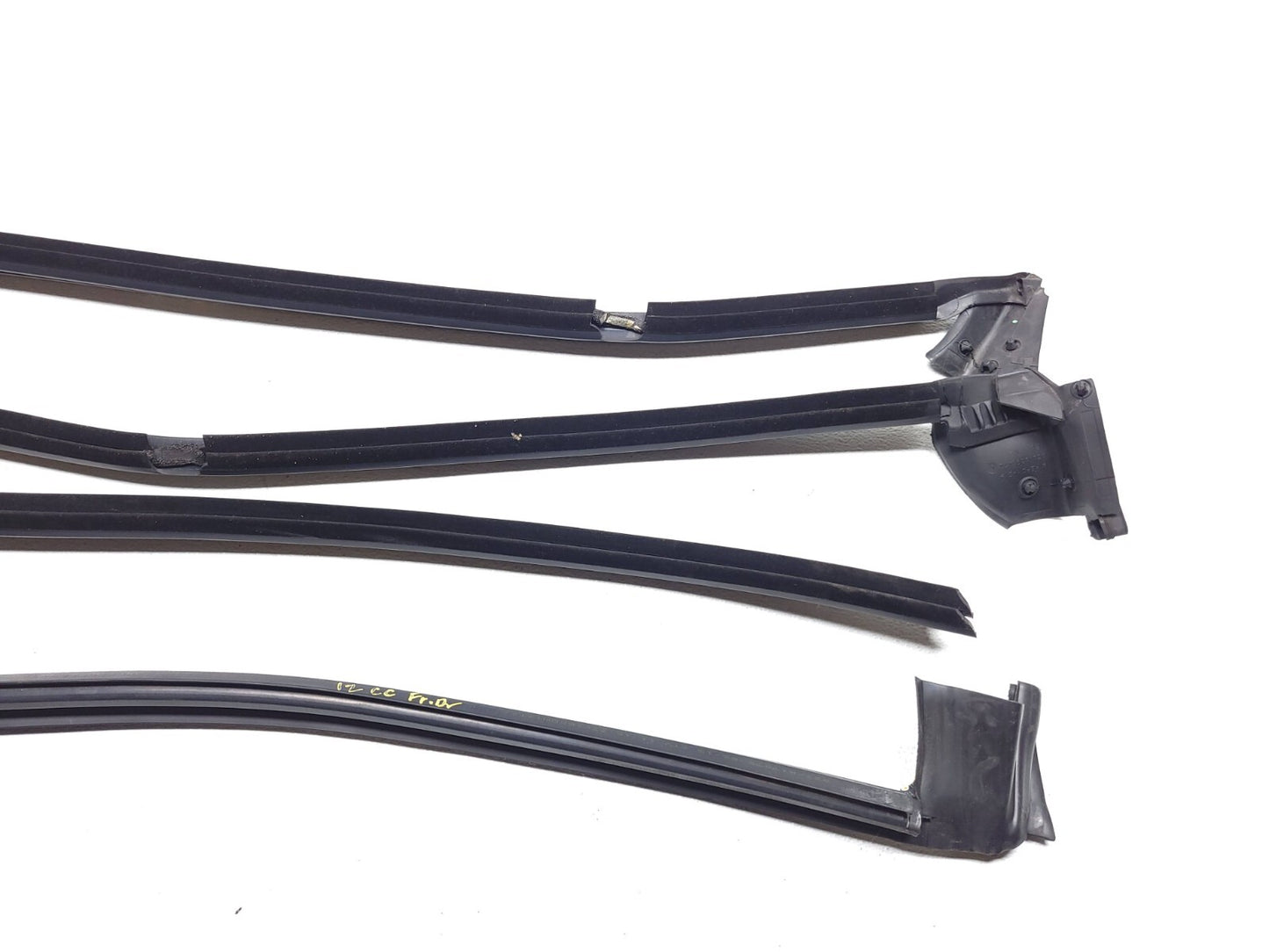 202 Volkswagen Cc Door Window Weatherstrip Seal 4pcs OEM